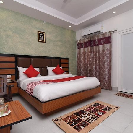 Capital O 13310 Noida Suites Exterior photo