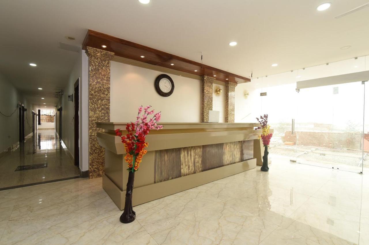 Capital O 13310 Noida Suites Exterior photo