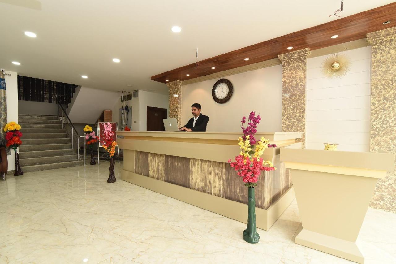 Capital O 13310 Noida Suites Exterior photo