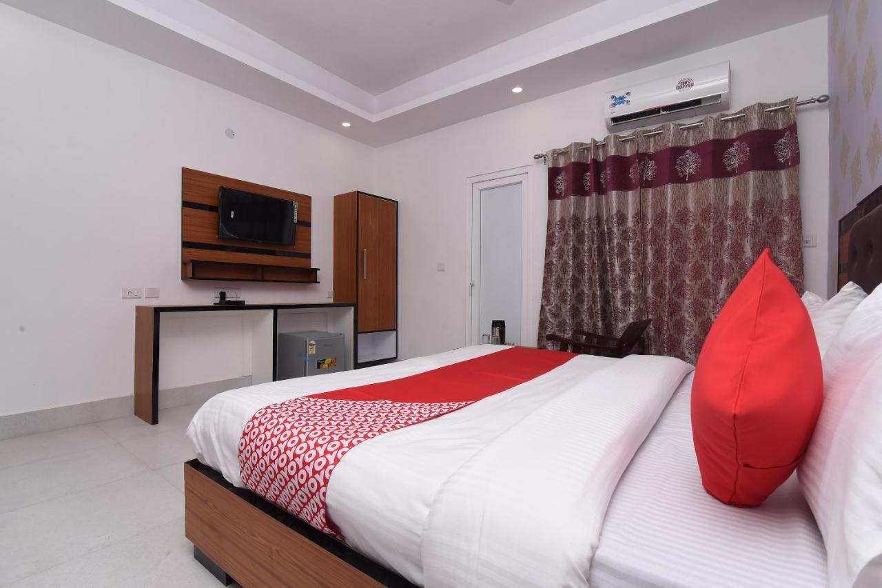 Capital O 13310 Noida Suites Exterior photo