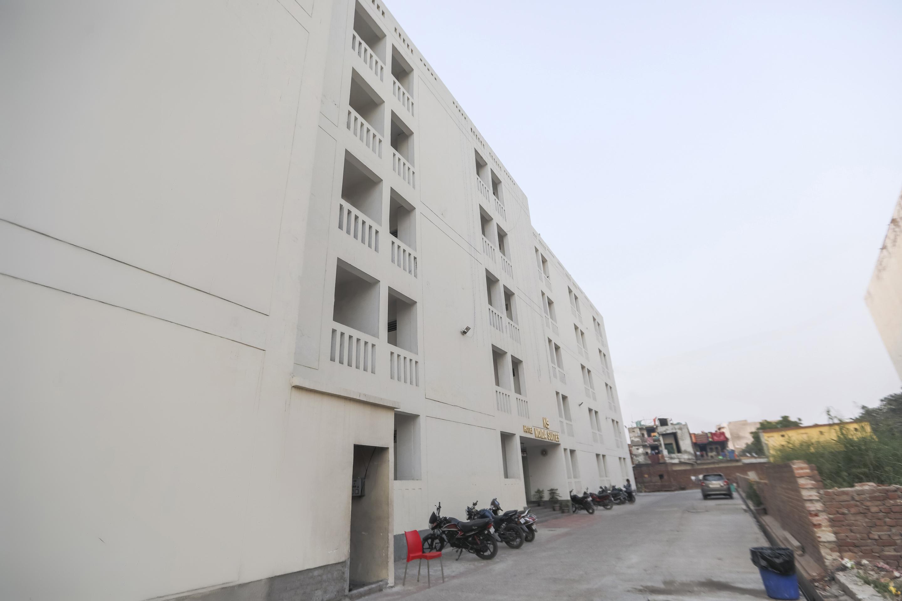 Capital O 13310 Noida Suites Exterior photo