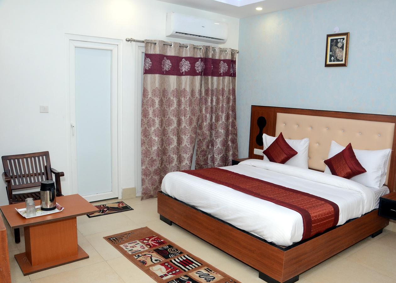 Capital O 13310 Noida Suites Exterior photo