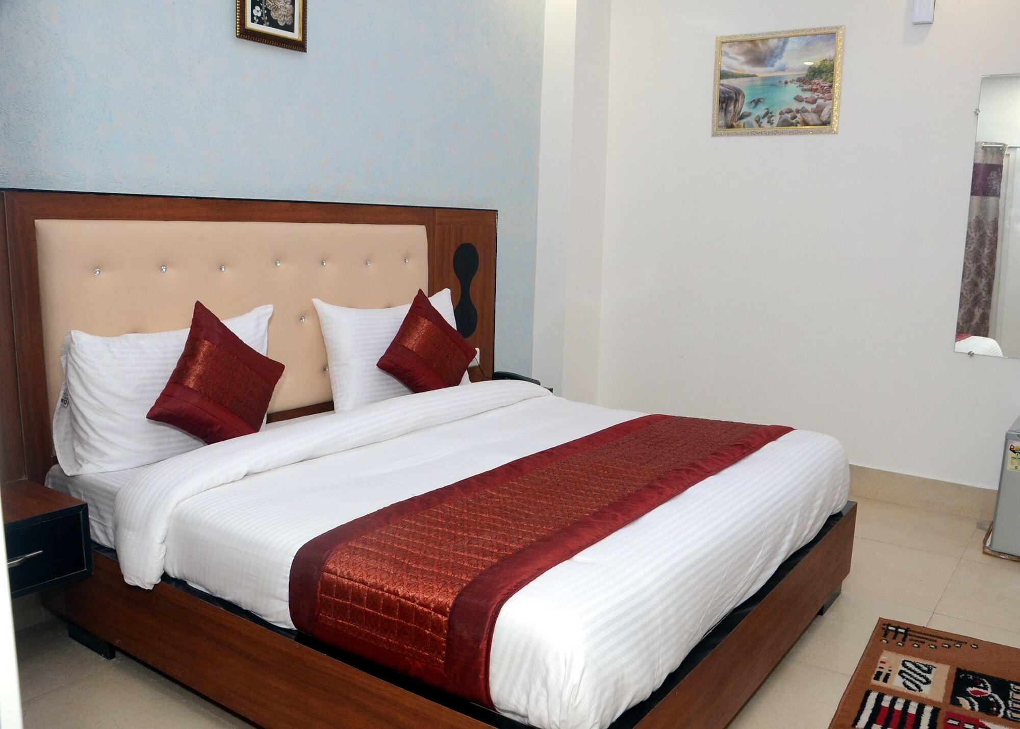 Capital O 13310 Noida Suites Exterior photo